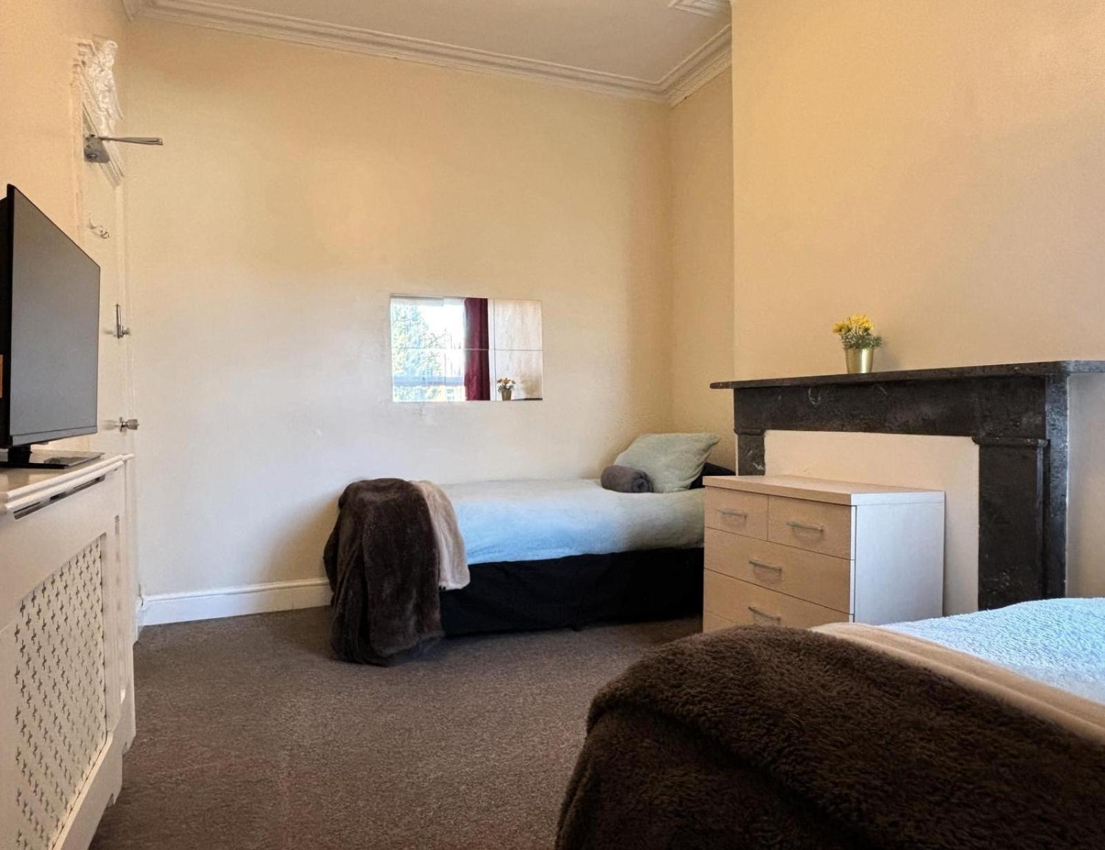 Shirley House 1, Guest House, Self Catering, Self Check In With Smart Locks, Use Of Fully Equipped Kitchen, Walking Distance To Southampton Central, Excellent Transport Links, Ideal For Longer Stays ภายนอก รูปภาพ
